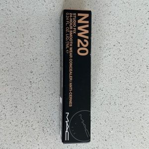 New never used MAC 24 hr smooth wear concealer